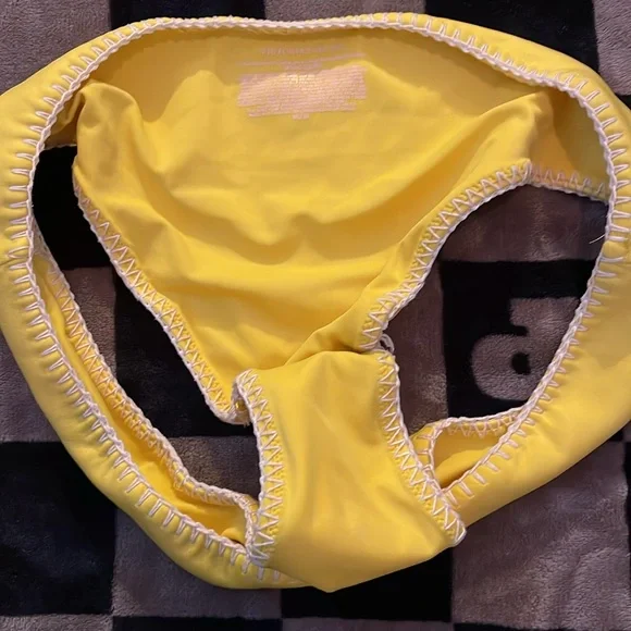 Victoria’s Secret Swimwear Yellow Kiawah Crochet 2 Piece Set Size Medium - Picture 8 of 11